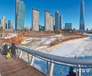 꽁꽁 언 수상택시 해수로