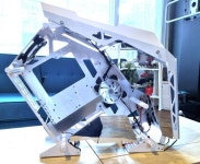 [리뷰] 존재감 만점의 화려한 PC 케이스, 큐닉스 인피니티 F