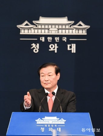 文대통령, 윤석열 사의 1시간만에 수용