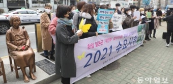 ‘위안부 망언’ 램지어 지키기 나선 日우익들…비판 학자에 보복성 공격