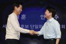 吳 “야권 분열” 安 “진정성 갖고 있나”…험난한 야권 단일화 [청계천 옆 사진관]