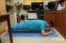 시간·돈 잡아먹는 헬스장보다… “내 공간에서 하는 나만의 운동법”