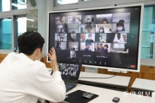 운동효과 그대로 “집콕 문제없어요”…신박한 온라인 체육수업