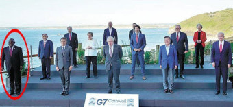 맨 앞줄이 한국의 위상? 文대통령 G7사진 알고보니…