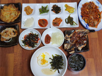 메인 요리 같은 반찬 전라도밥상 앞에서… 젓가락이 길을 잃다[식객 이윤화의 오늘 뭐 먹지?]