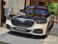 한옥에서 만난 ‘신형 메르세데스-마이바흐 S클래스’… “뒷좌석에 타야 하는 명확한 이유”