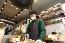 “2030 청년들 자립기회 제공”… 배달전문 매장사업 200팀 뽑는다