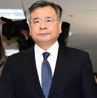 ‘포르셰 의혹’ 박영수 특검 사표 “수산업자에 검사 소개, 책임 통감”