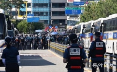살기위해 투쟁한다는 민주노총…지금은 흩어져야 산다[청계천 옆 사진관]