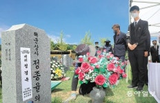 홀로 남은 ‘천안함 전사’ 정종율 상사의 16세 아들… 文대통령 “유족보상금 24세까지 지원”