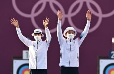 ‘무서운 막내 콤비’ 양궁 김제덕-안산, 한국 첫 金 주인공