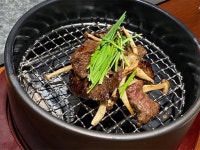 최상급 한우의 향연 속 섬세한 ‘와인 매칭’[와인쟁이 이상황의 오늘 뭐 먹지?]