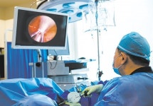 비대해진 전립샘 특수실로 묶어… 20분 시술로 배뇨장애 개선