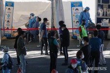 코로나19 신규확진 2383명… 일요일 기준 최다