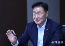 ‘흙수저’ 출신 경제 관료가 글로벌 무대서 주목 받은 사연[최영해의 THE 이노베이터]