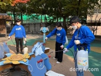 bhc치킨 ‘해바라기 봉사단’, 홍제동 개미마을서 방역봉사 진행
