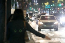 위드코로나와 함께 온 ‘심야 택시대란’… “호출앱 3개 써도 안잡혀”