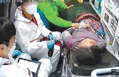 이재명 측 “검은 망토女 김혜경 아냐…수행원”