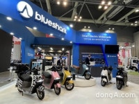 [서울모빌리티쇼]블루샤크코리아, 국내 스쿠터 전동화 선도… 내년 4월 출퇴근용 ‘R1’ 출시