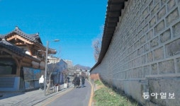 옛 포졸이 순찰하던 ‘순라길’… 노포-펍 어우러져 이색 정취