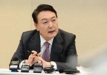 윤석열 “토익·한국사 등 공인성적 인정기간 5년까지 연장”