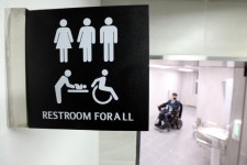 기독교 대학에 국내 첫 ‘성중립화장실’ 설치…우려 목소리도