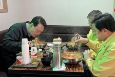 윤석열 당선인, 내일 점심은 누구와 무엇을 먹을까?[청계천 옆 사진관]