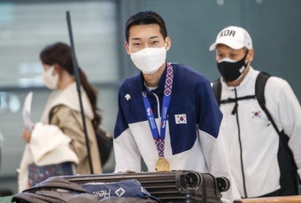 금의환향한 ‘세계챔피언’ 우상혁 “파리올림픽 금메달 도전”