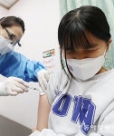 5∼11세 백신접종 저조… “이미 걸릴만큼 걸렸는데”