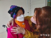 “이제야 안아보네” 요양시설 찾은 가족들 상봉의 기쁨