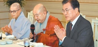 文대통령, ‘부처님 오신 날’ 메시지…“치유·희망의 봄 기원”