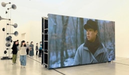 팬데믹 너머 미지의 세상 그린 ‘자유의 마을’[윤범모의 현미경으로 본 명화]