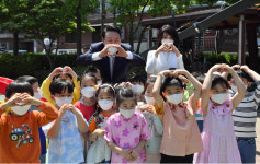 尹, 첫날 0시부터 공식일정 12개… 용산 경로당 찾아 ‘전입 인사’