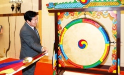 중기중앙회, 창립 60주년 기념 ‘울림북’ 전달식…“중소기업의 발전 기원”