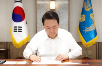 尹대통령 유흥식 추기경에 축하전화 “韓 천주교 위상 보여줘”