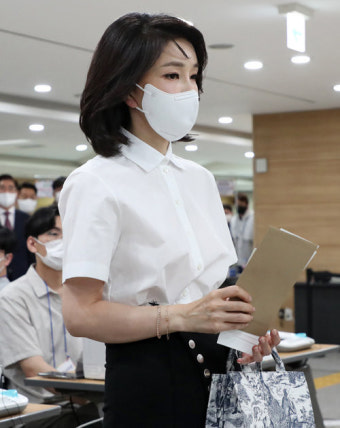[단독]김건희 여사, 이번 주 권양숙-김정숙 여사 예방