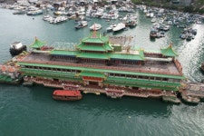 영화 ‘도둑들’에 나온 홍콩 명물 ‘점보 수상식당’ 바닷속으로