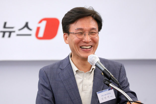 정청래, 김민석 국무총리와 당·정·대 원팀 협력 다짐 강조
