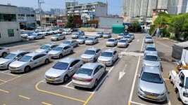 “기사들 대거 이탈에 경영난 심각”…휴업 택하는 택시회사들