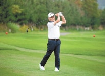 오른손잡이가 왼손 스윙… 좌우 균형잡기 건강법[김종석의 굿샷 라이프]