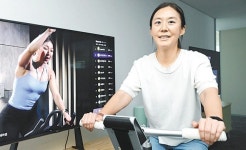혼자하는 ‘홈트’의 진화 “헬스장 현장감 그대로”