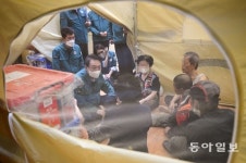 태풍이 할퀸 포항, 아직 도움의 손길이 닿지 못한 곳에는…[청계천 옆 사진관]