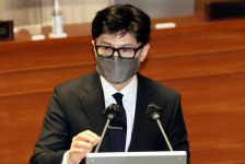 野 “예산안에 영빈관 숨겨놔”… 與 “文정부, 태양광 혈세 잔치”