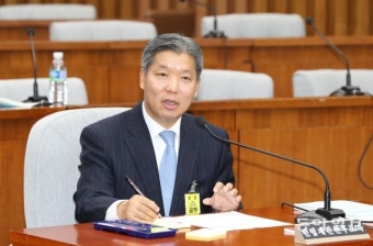 공수처, 이영진 헌법재판관 접대 의혹 골프장 압수수색