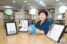 뒤늦게 책에 빠져 시인 등단까지… “작은도서관, 내 세상을 넓혔죠”[작은 도서관에 날개를]
