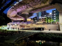 홍제천 낙후 주차장, 수변카페로 변신