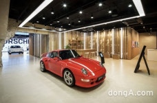 포르쉐, 샤넬·루이비통처럼 ‘성수동 대열’ 합류… 내년 3월까지 팝업스토어 운영