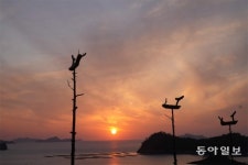 [포토 에세이]노을과 솟대