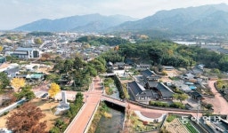 구름에 달 가듯 임 마중 가는 길… 氣찬 바위들 날 보라 아우성