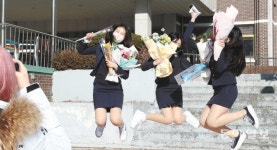 3년만에 함께 모여 졸업식